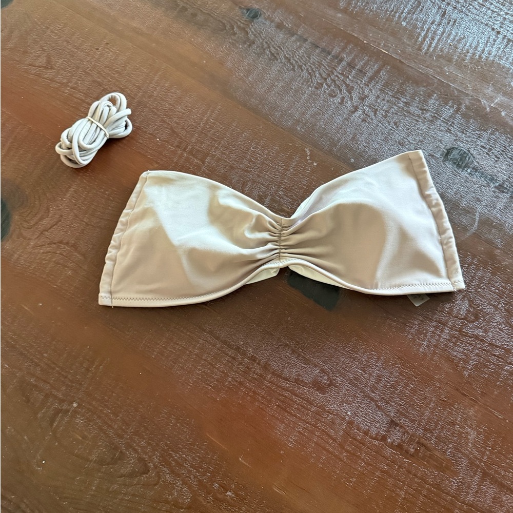 Victoria’s Secret bikini top that comes with option to go strapless size Small